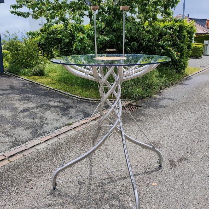 Stainless steel and polycarbonate platform for handstand artist